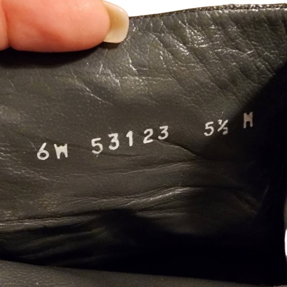 Stuart Weitzman ankle leather kitten pointed heel black Booties Size 6 - Picture 6 of 7